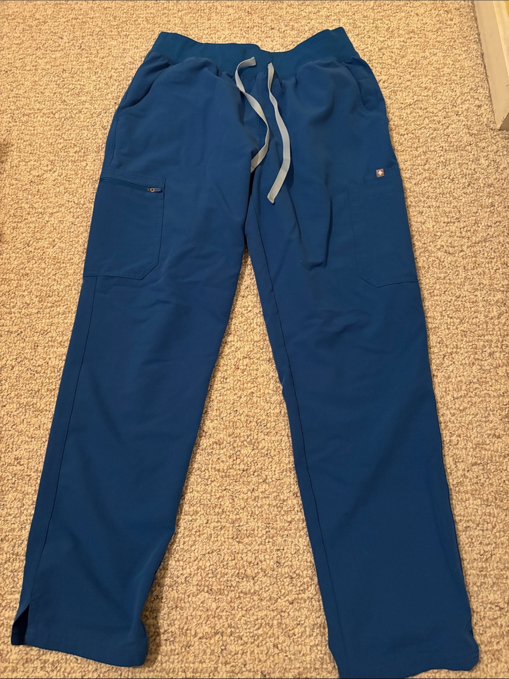 Figs Women’s Drawstring Cargo Scrub Pants - Blue